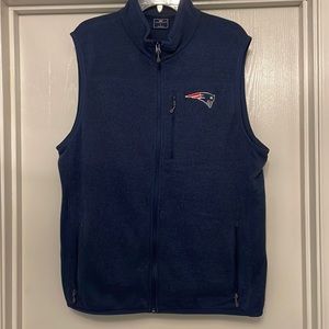 Men’s zip up vineyard vines vest with patriots logo